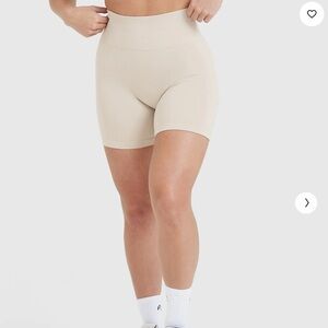 EFFORTLESS SEAMLESS SHORTS